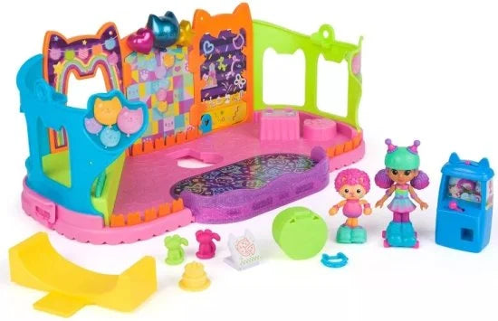 חדר מסיבות החלקה על גלגיליות של גבי 3645H מבית Gabby's Dollhouse