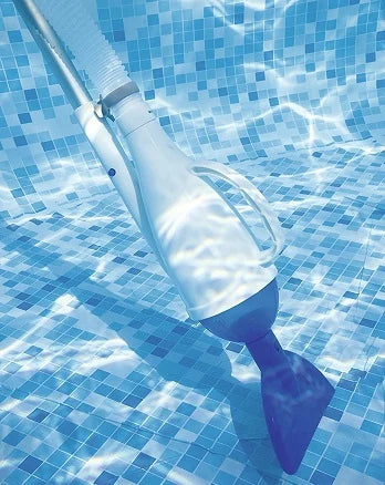 שואב ידני מסדרת AQUACRAWL לשאיבת קרקעית ודפנות הבריכה 58212 מבית BESTWAY