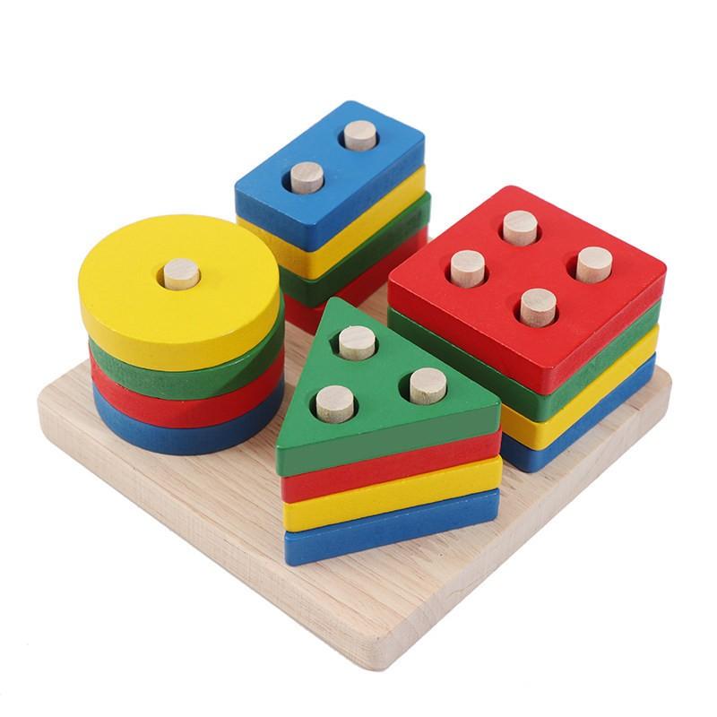 הכנסת צורות על מוטות מעץ