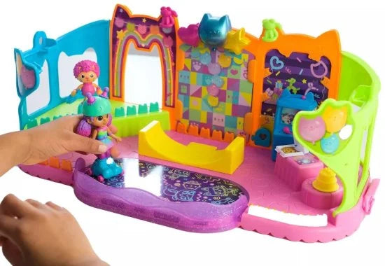 חדר מסיבות החלקה על גלגיליות של גבי 3645H מבית Gabby's Dollhouse